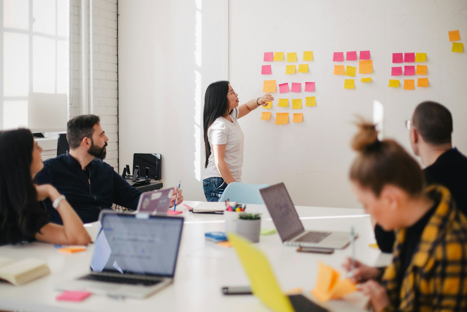 Agency team discussing onboard white label partner 30 days